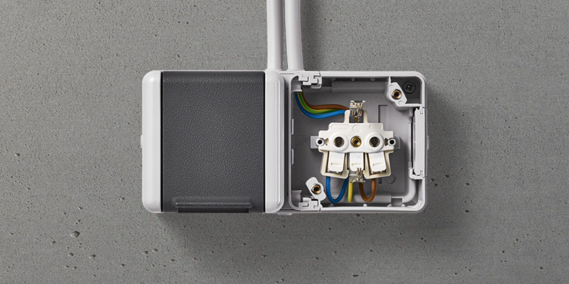 Doppelsteckdose mit Trennsteg bei Kahnt ELECTRONICS in Heilsbronn